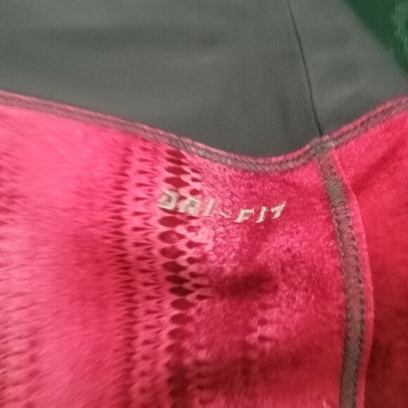 Ladies pink and grey Nike dri-fit leggings size medium in great condition - Picture 3 of 4